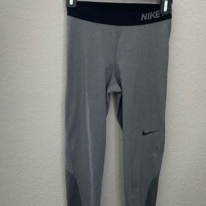 Nike Pro
Women's Mid-Rise Mesh-Paneled Leggings